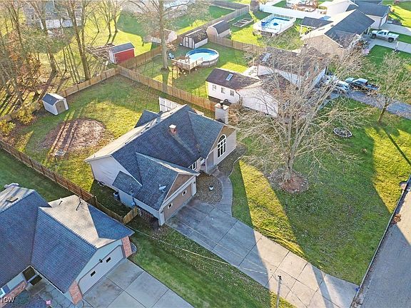 3rd image of 633 Wyndclift Cir