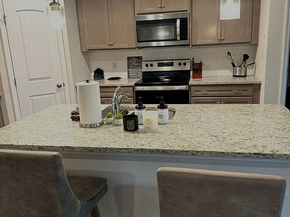 4th image of 5902 NW Thorntons Way Cir