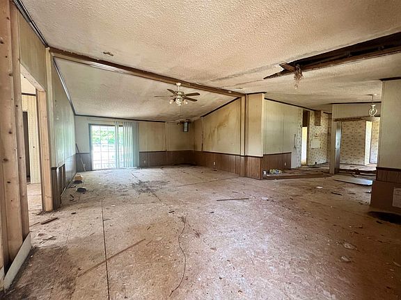 5th image of 724 E Victor Hill Rd