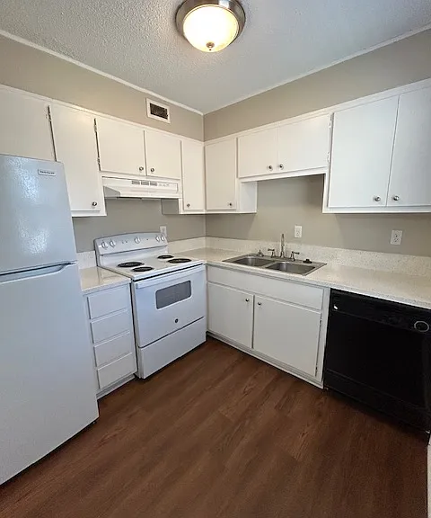 The Avery — Photo 12