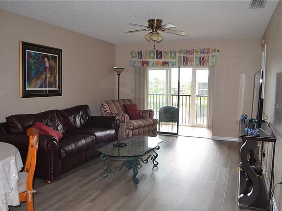 4th image of 4016 Oakview Dr #J