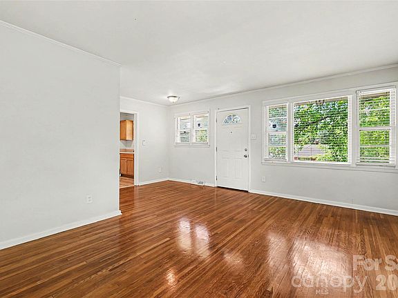 3rd image of 2000 Russell Ave