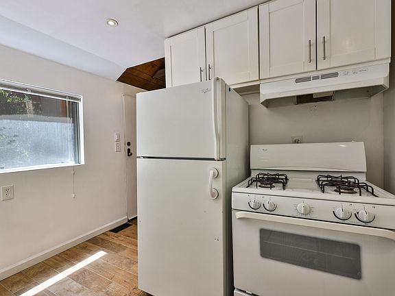 4th image of 599 Acacia Dr
