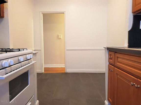4th image of 4025 Hampton St APT 3E
