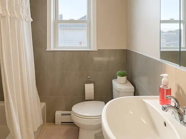 422 Cromwell Avenue image 15 of 16