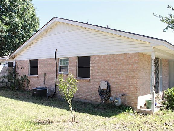 5th image of 100 NW Jill Ann Dr