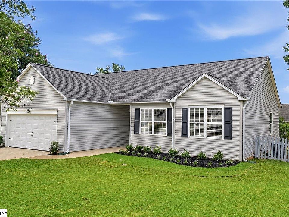1st image of 8 Equestrian Ct