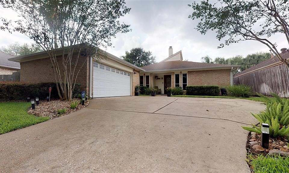 1st image of 11402 Meadow Lake Dr