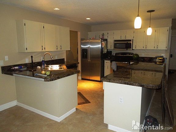 5th image of 1392 Woodbine Ave