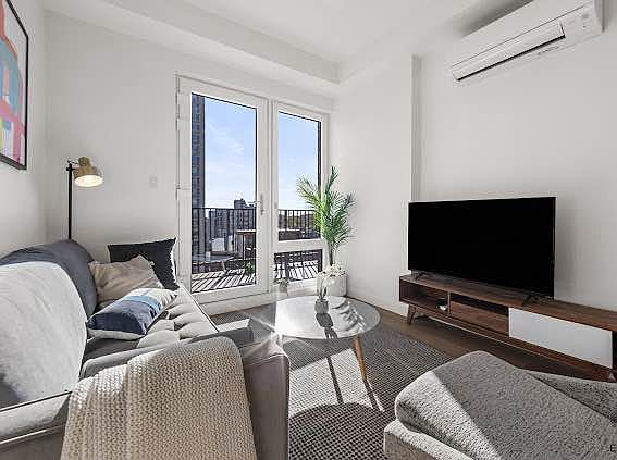 3rd image of 807 Washington Ave #1L