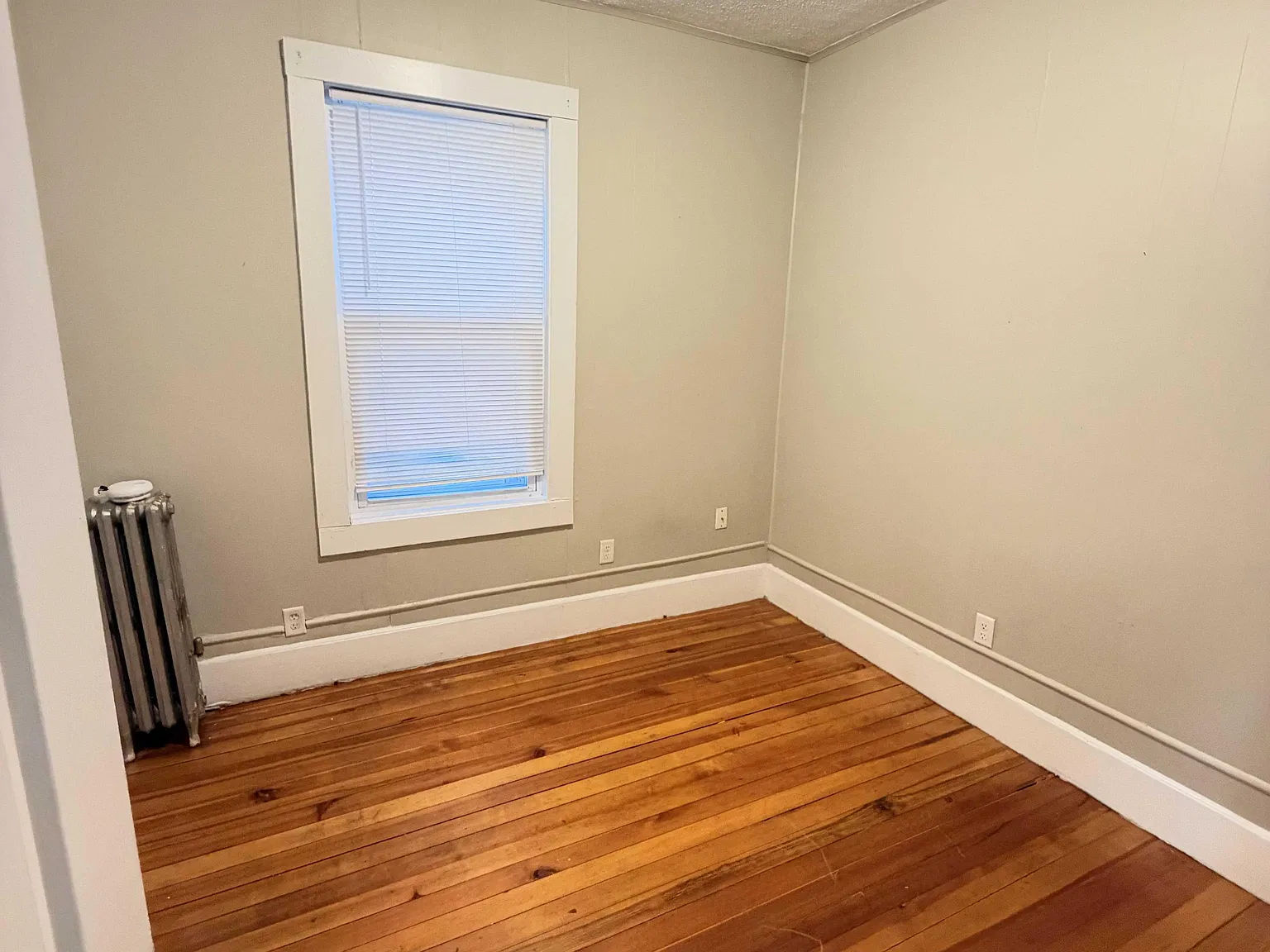 4 bed, $3,200 — Photo 3