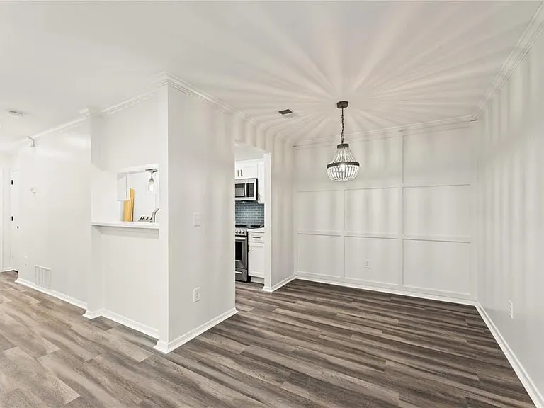 521 Warm Springs Cir — Photo 5