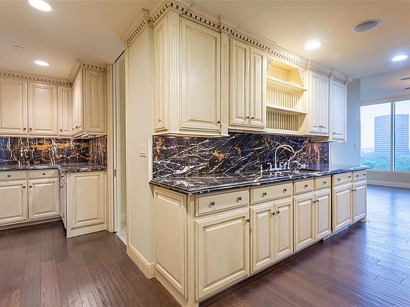 2nd image of 3510 Turtle Creek Blvd APT 6B