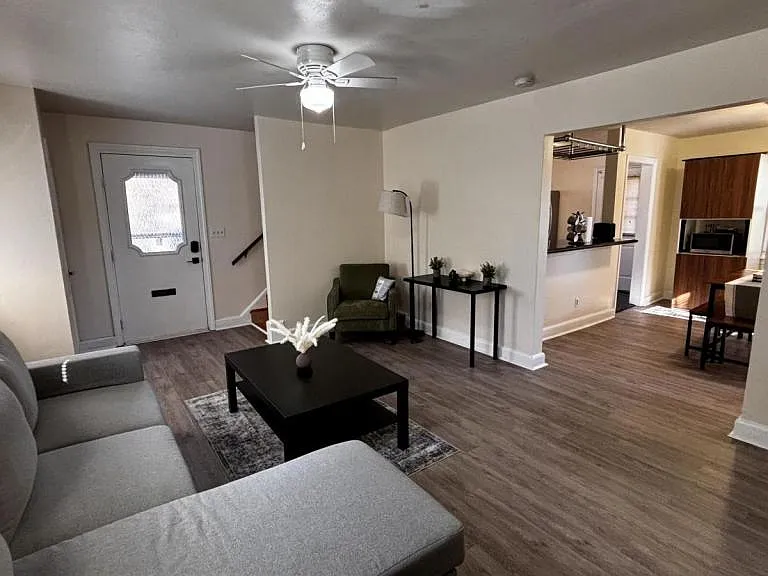 8411 Potomac Ave — Photo 34