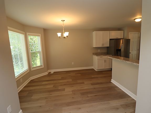 3rd image of 104 Rainmist Cir