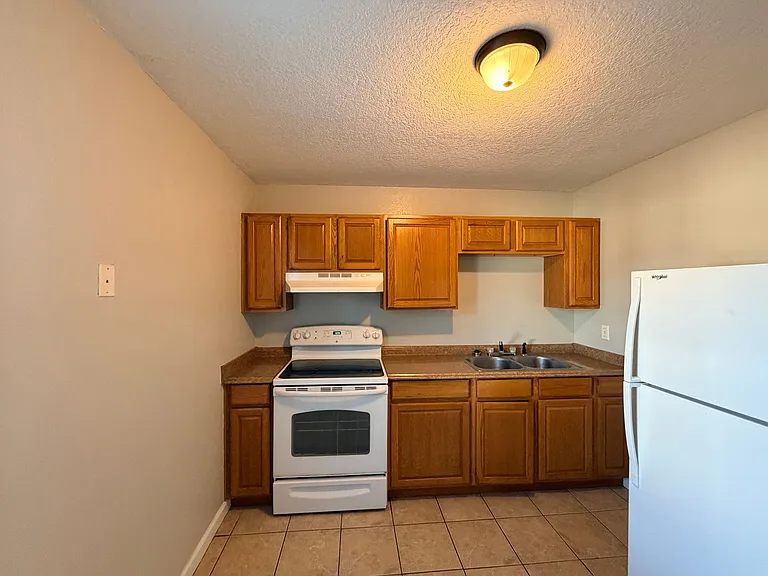 1616 E Moore St — Photo 7
