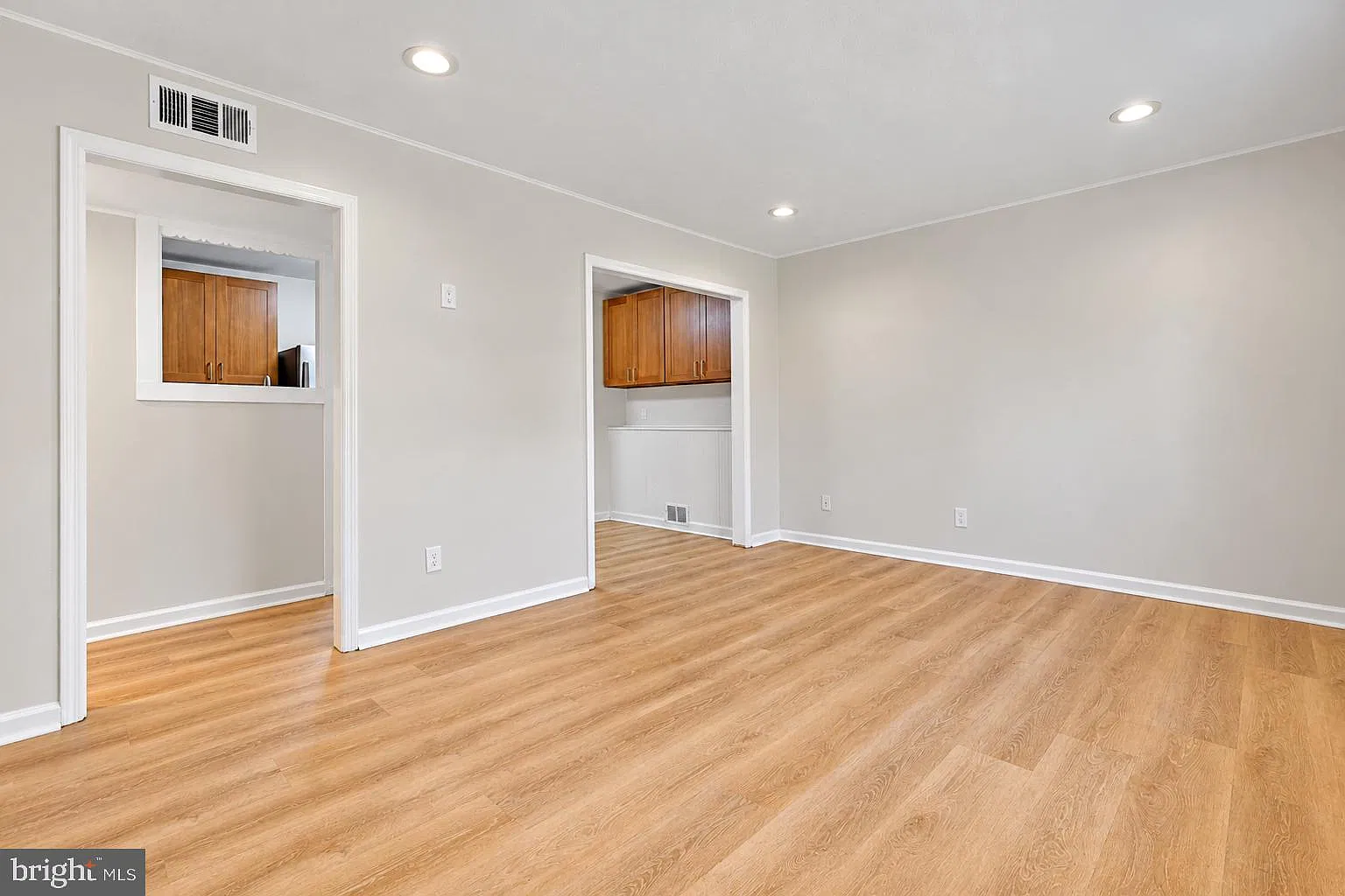 4 bed, 1.0 bath, 1075 sqft, $3,000 — Photo 4