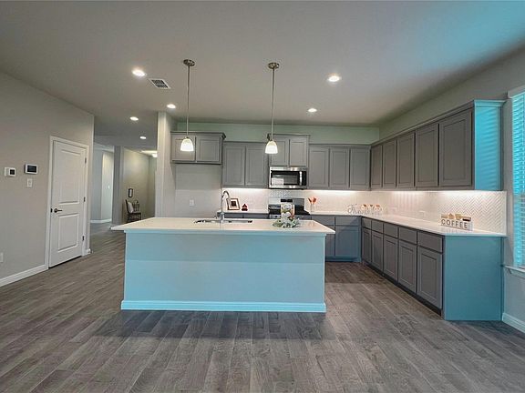 4th image of 15841 Holland Hill Ln