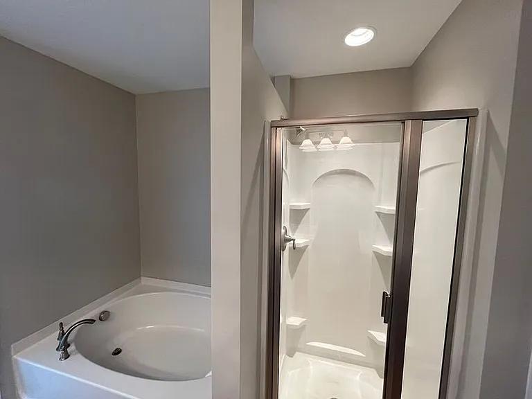 8206 Yaxley Hall Dr — Photo 17