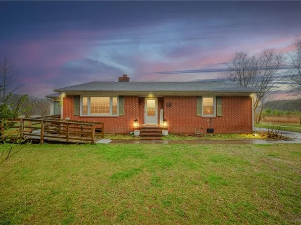 1301 Old Somerton Rd, Suffolk, VA 23434