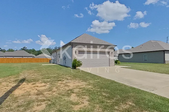 4 bed, 2.0 bath, 1802 sqft, $1,695 — Photo 2