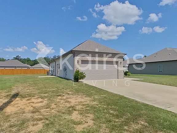 2nd image of 150 White Oak Cir