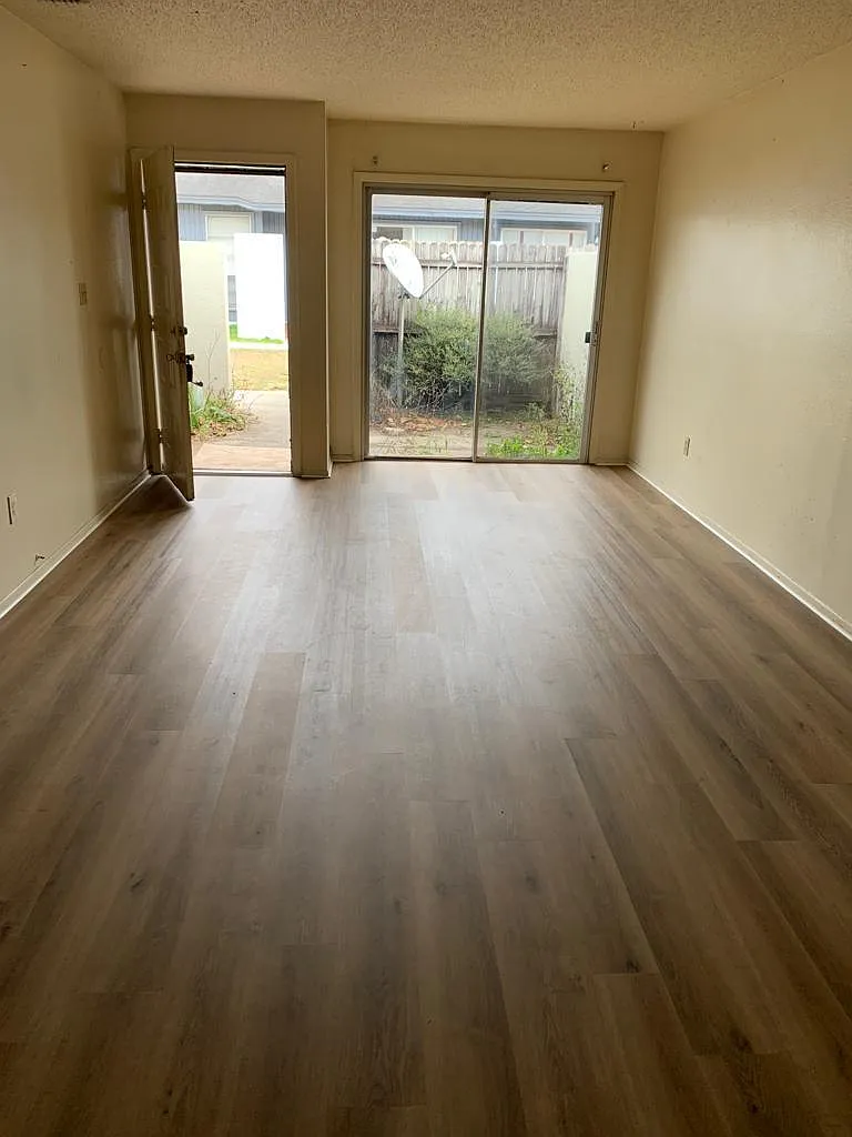 2 bed, 855 sqft, $1,100 — Photo 2