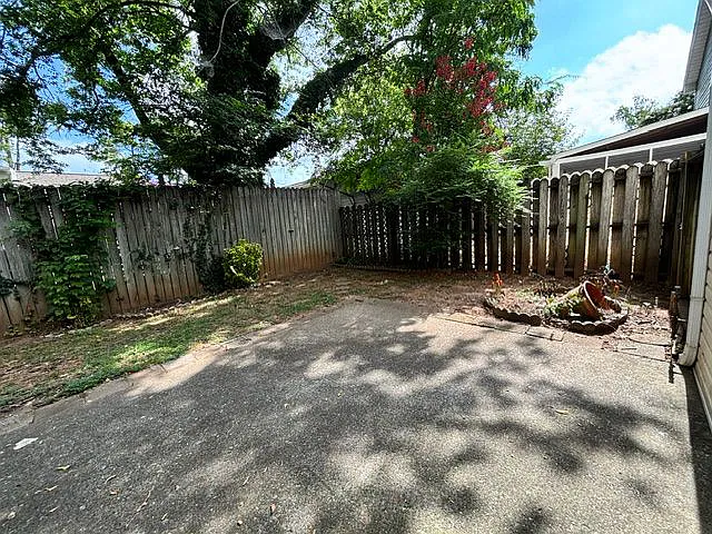 211 Hillside Ct — Photo 30