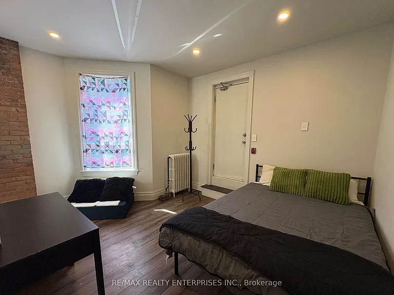 156 James St S #3 — Photo 9