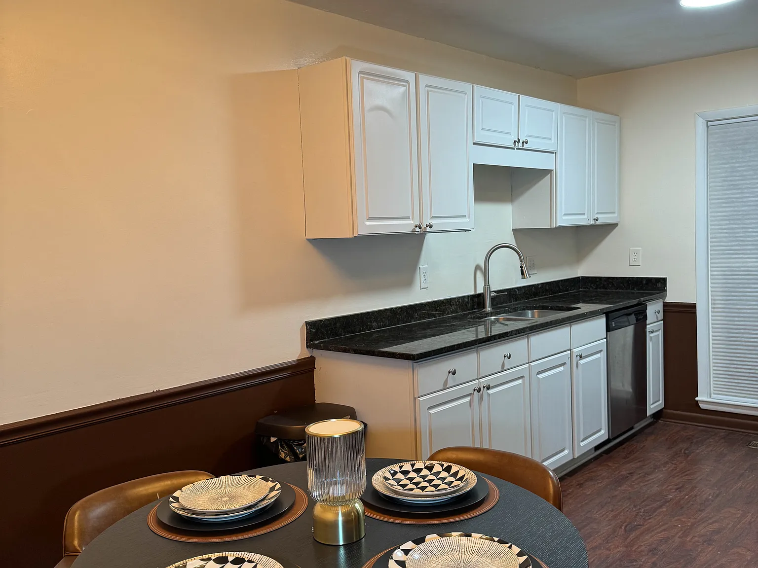 3 bed, 1050 sqft, $1,650 — Photo 3