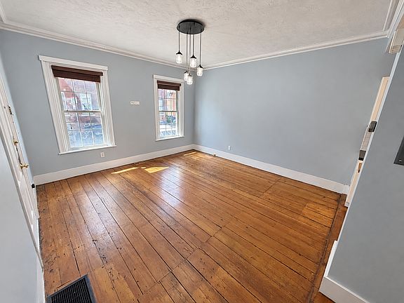 4th image of 216 W 9th St #1