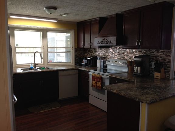 3rd image of 171 Windsor Dr