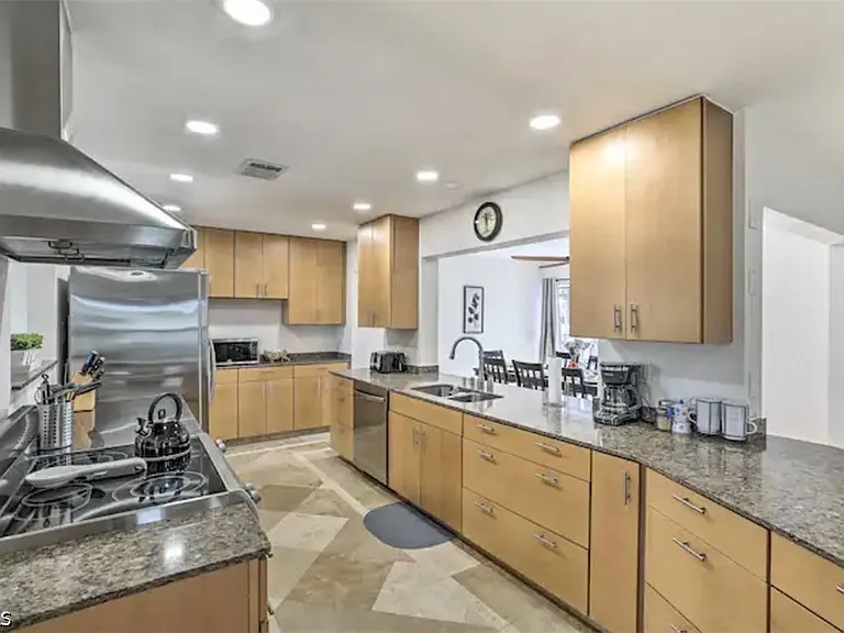 2806 SW 38th Ter — Photo 8