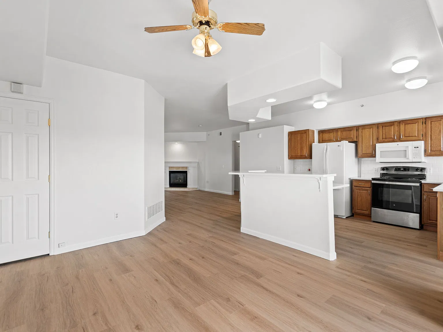 3 bed, 1555 sqft, $2,300 — Photo 4
