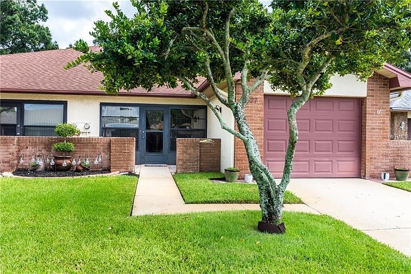 3327 Gorse Ct. Palm Harbor- 2 Bedroom, 2 Bath Villa in duplex Village II of Highland Lakes Your small pet is Welcome here.