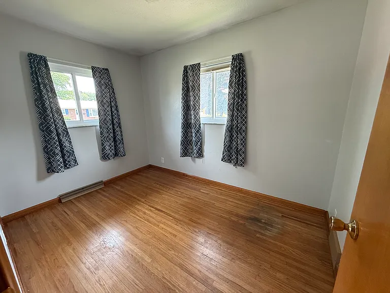 1047 Kirk St — Photo 11