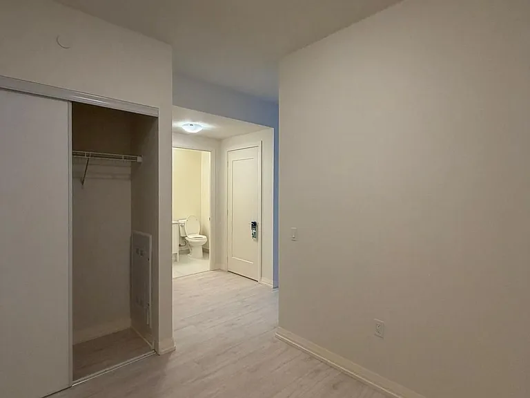 27 Korda Gate #1502 — Photo 10