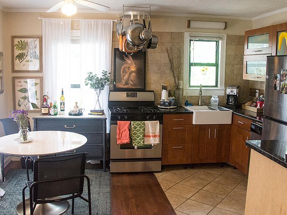 5th image of 1830 Moser Ave #300
