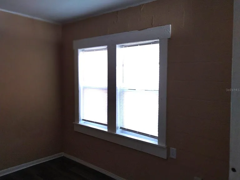 418 E Amelia Ave #D — Photo 11