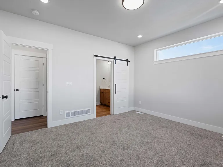656 Jeanine Dr — Photo 22