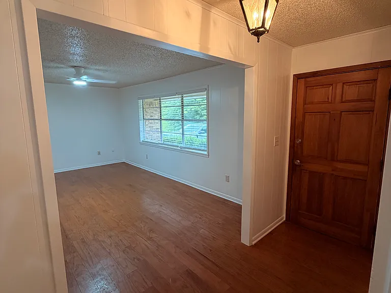 314 Perry Dr — Photo 2