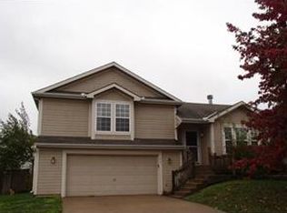 967 E Stone Creek Cir, Gardner, KS 66030