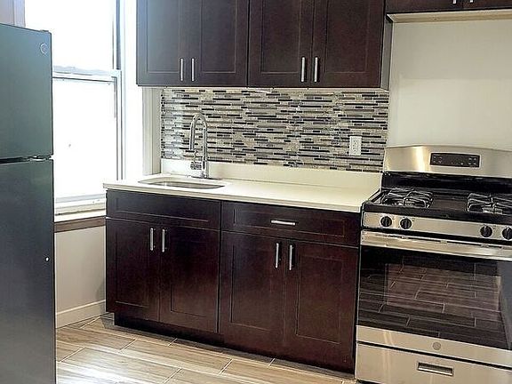 3rd image of 2316 University Ave APT 4A