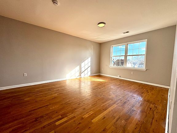 2nd image of 307 Smith St Floor 1