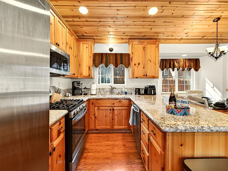 2089 Shady Ln — Photo 4