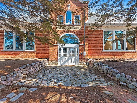 3rd image of 100 N Northview Rd