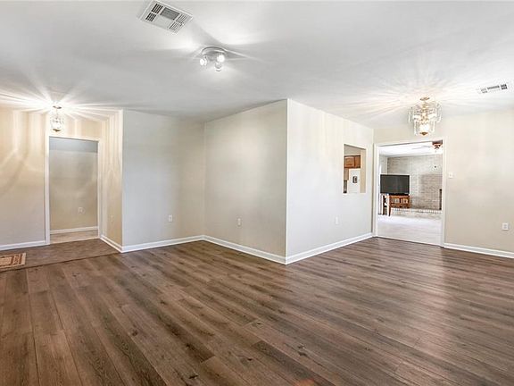 3rd image of 2248 New York St