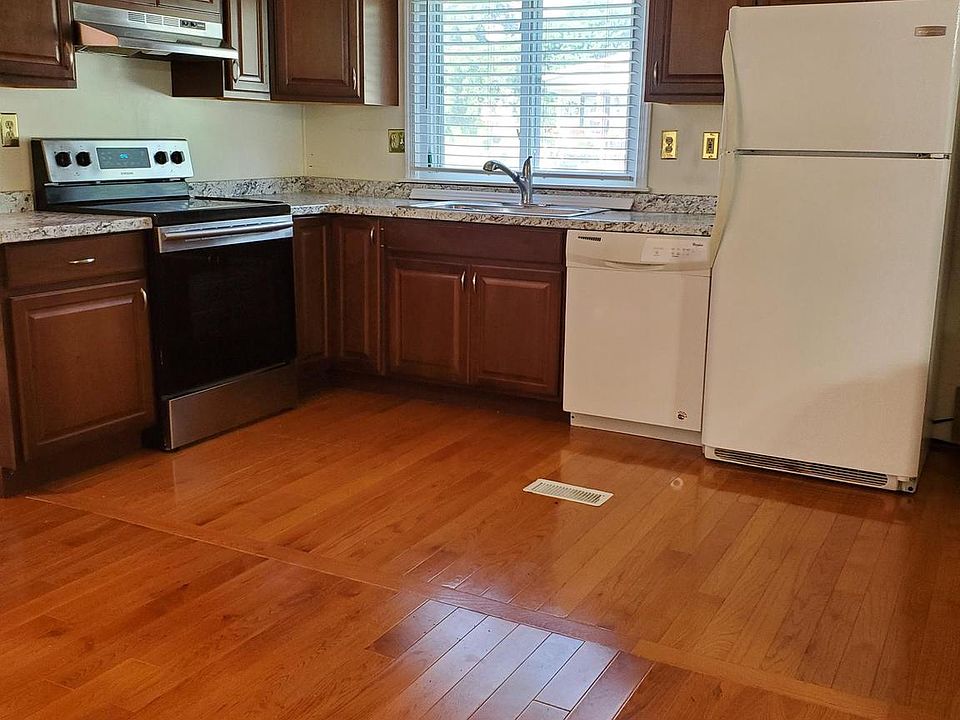 2nd image of 446 Streamside Ct
