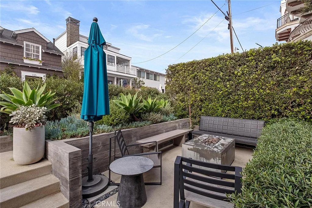 5 bed, 3.5 bath, 3983 sqft, $50,000 — Photo 2