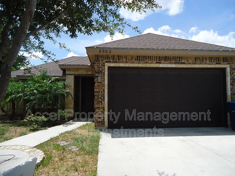 8902 N 36th Ln — Photo 1
